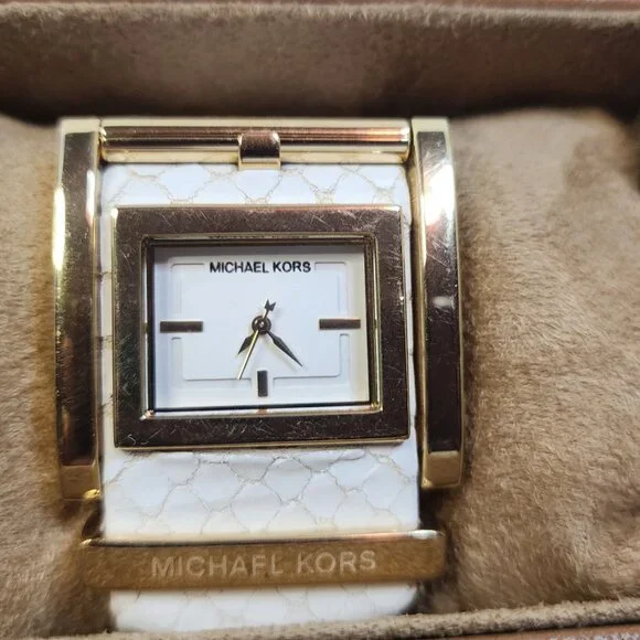 Michael Kors MK 2122 Women Designer Watch - Picture 2 of 8